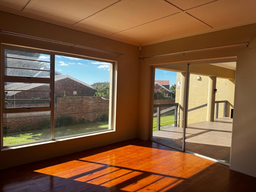 3 Bedroom Property for Sale in Wavecrest Eastern Cape